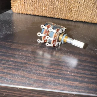 Vintage Marantz 2270 receiver balance pot.